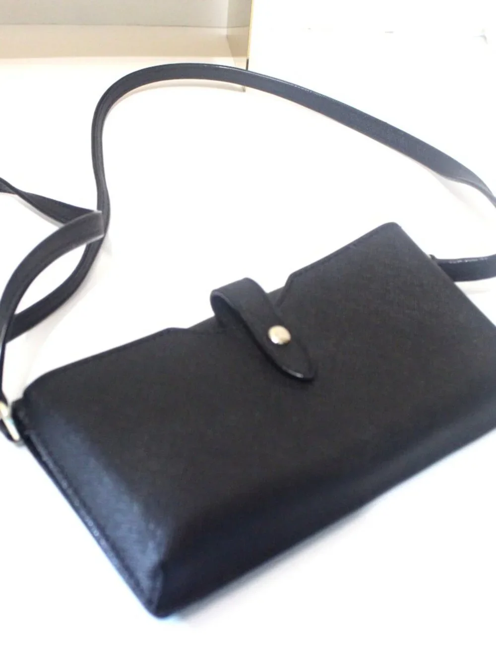 The Kate Spade Bifold Wallet/Crossbody in Black Saffiano Leather is a stylish an